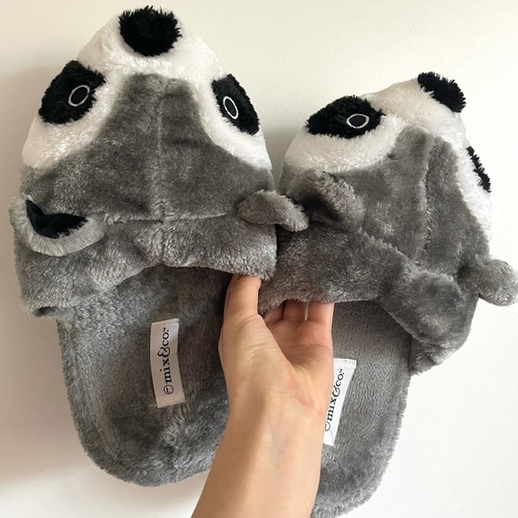 Mix and Co : Raccoon Plush Indoor Slippers | Size L | Good Condition - Picture 2 of 5